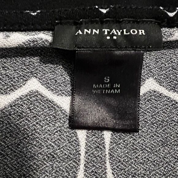Ann Taylor Black and White Dressy Tank. Size Small. Great Condition! - Picture 7 of 11